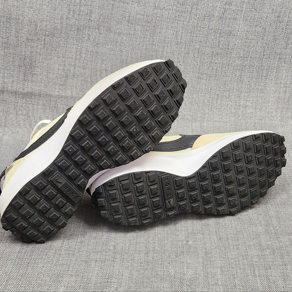 Nike Debut Sanddrift/ Black Waffle Suede Athletic Sneakers.6.5. - Picture 9 of 11